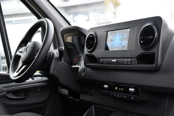 Mercedes-Benz Sprinter 317 1.9 CDI L2H2 RWD Camera, Carplay, Trekhaak, Cruise, LED, 170PK, Automaat, Multimedia, Stoelverwarming, UNIEK!