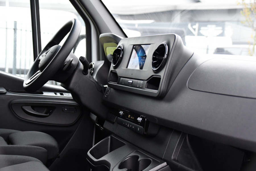 Mercedes-Benz Sprinter 317 1.9 CDI L2H2 RWD Camera, Carplay, Trekhaak, Cruise, LED, 170PK, Automaat, Multimedia, Stoelverwarming, UNIEK!