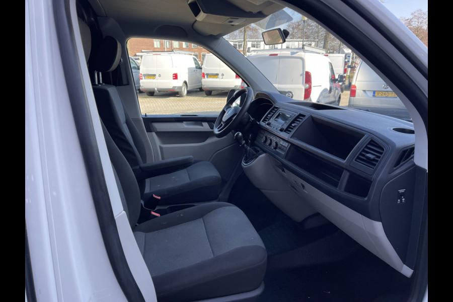 Volkswagen Transporter 2.0 TDI L2H1 Trendline / vaste prijs rijklaar € 12.950 ex btw / bpm vrij / airco / imperial / trekhaak / euro 6 / sidebars !