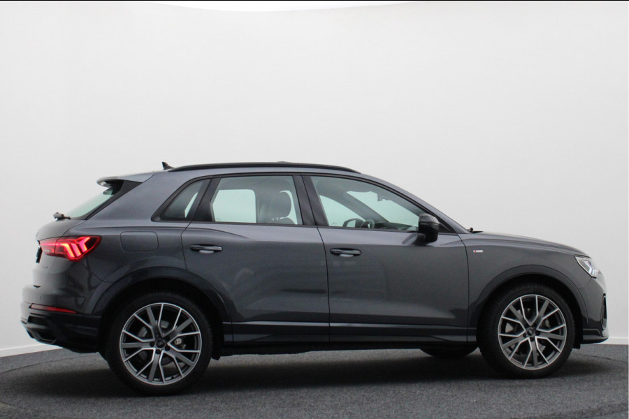 Audi Q3 45 TFSI quattro S Line Automaat Panoramadak, Camera, Apple Carplay, Cruise, LED, PDC, 20''