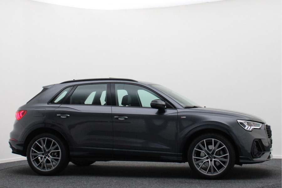 Audi Q3 45 TFSI quattro S Line Automaat Panoramadak, Camera, Apple Carplay, Cruise, LED, PDC, 20''