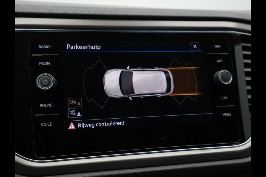 Volkswagen T-Roc 1.5 TSI 150pk DSG Style Navigatie Pdc Stoelverwarming Clima 143