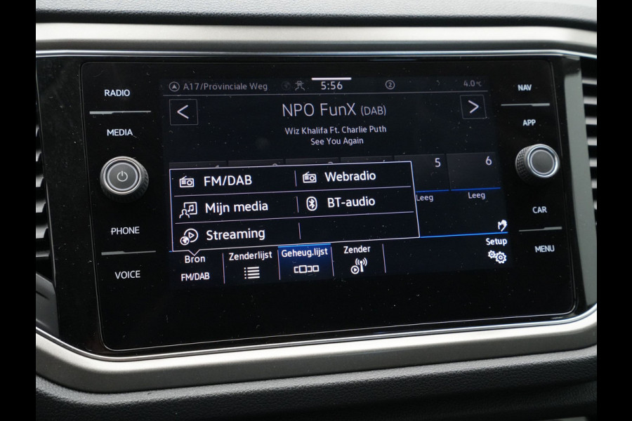 Volkswagen T-Roc 1.5 TSI 150pk DSG Style Navigatie Pdc Stoelverwarming Clima 143