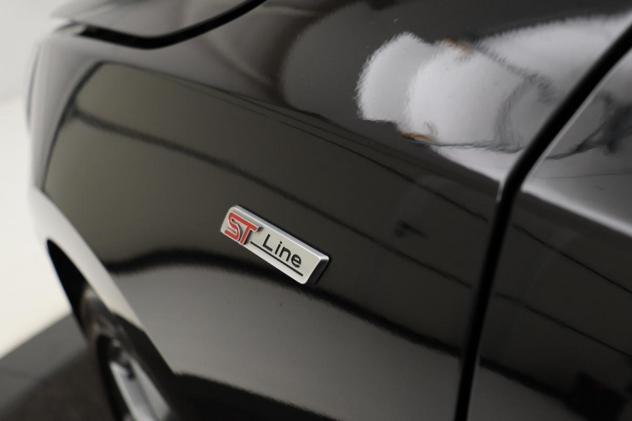 Ford Focus 1.5 EcoBoost ST Line | Camera | Carplay | Full LED | Keyless | Navigatie | Climate control | Sportstoelen | Cruise control