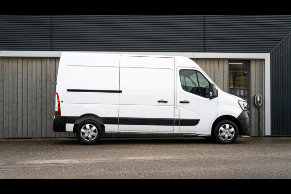 Renault Master T35 2.3 dCi 135 L2H2 Comfort | Camera | Vloerplaat | Navigatie | Parkeersensoren