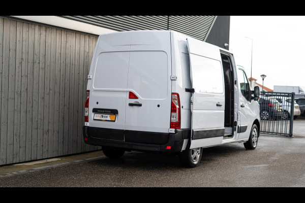 Renault Master T35 2.3 dCi 135 L2H2 Comfort | Camera | Vloerplaat | Navigatie | Parkeersensoren