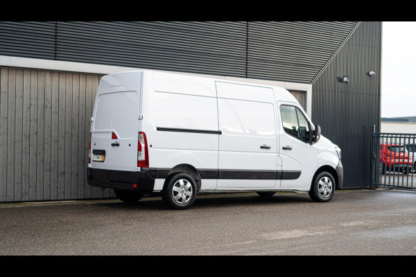 Renault Master T35 2.3 dCi 135 L2H2 Comfort | Camera | Vloerplaat | Navigatie | Parkeersensoren