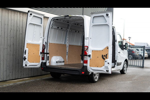 Renault Master T35 2.3 dCi 135 L2H2 Comfort | Camera | Vloerplaat | Navigatie | Parkeersensoren