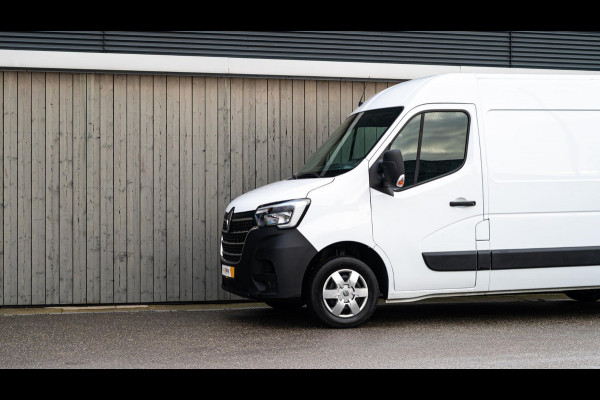 Renault Master T35 2.3 dCi 135 L2H2 Comfort | Camera | Vloerplaat | Navigatie | Parkeersensoren