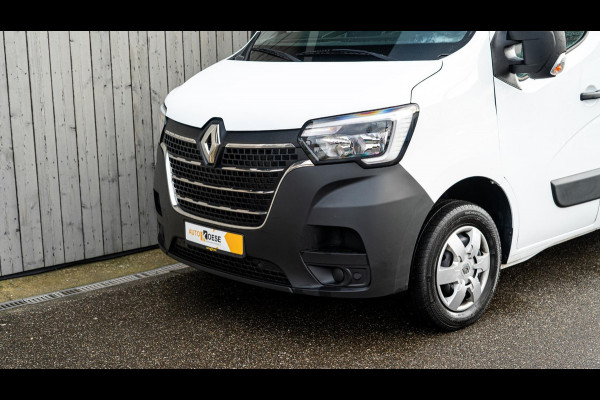 Renault Master T35 2.3 dCi 135 L2H2 Comfort | Camera | Vloerplaat | Navigatie | Parkeersensoren