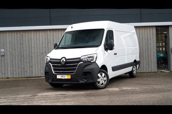 Renault Master T35 2.3 dCi 135 L2H2 Comfort | Camera | Vloerplaat | Navigatie | Parkeersensoren