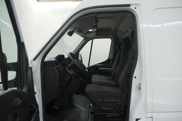 Renault Master T35 2.3 dCi 135 L2H2 Comfort | Camera | Vloerplaat | Navigatie | Parkeersensoren