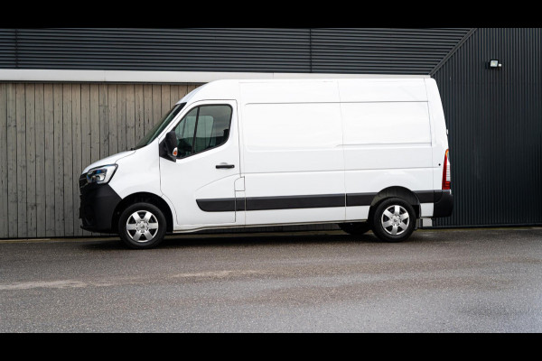 Renault Master T35 2.3 dCi 135 L2H2 Comfort | Camera | Vloerplaat | Navigatie | Parkeersensoren