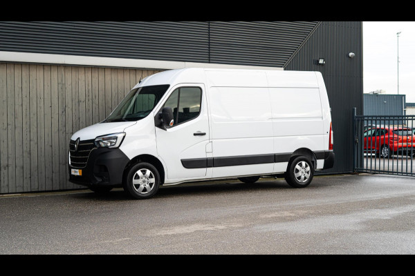 Renault Master T35 2.3 dCi 135 L2H2 Comfort | Camera | Vloerplaat | Navigatie | Parkeersensoren