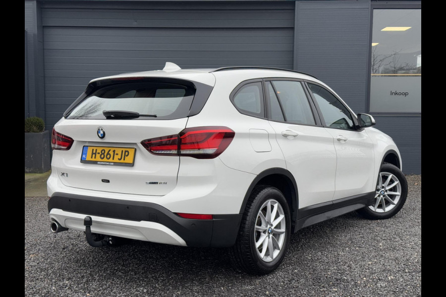 BMW X1 sDrive18i Executive Edition 2e Eigenaar,Navi,Clima,Cruise,PDC,Trekhaak,Head Up Display,Weinig KM,Dealer Onderhouden,N.A.P,APK tot 11-2025