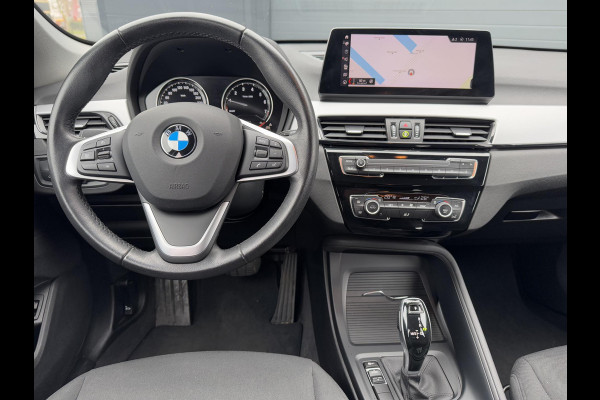 BMW X1 sDrive18i Executive Edition 2e Eigenaar,Navi,Clima,Cruise,PDC,Trekhaak,Head Up Display,Weinig KM,Dealer Onderhouden,N.A.P,APK tot 11-2025
