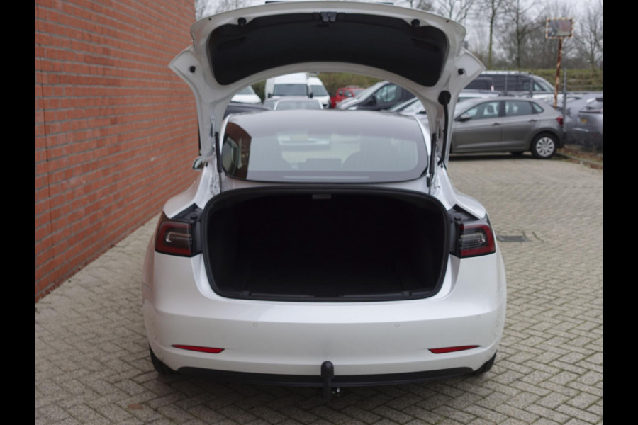 Tesla Model 3 Long Range AWD 75 kWh Trekhaak Autopilot LED Navi Autopilot Panoramadak Airco/ECC Stoelverwarming 19" LM Velgen Leder