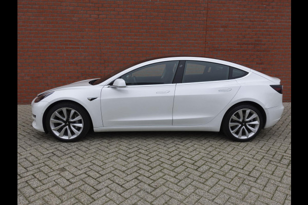 Tesla Model 3 Long Range AWD 75 kWh Trekhaak Autopilot LED Navi Autopilot Panoramadak Airco/ECC Stoelverwarming 19" LM Velgen Leder