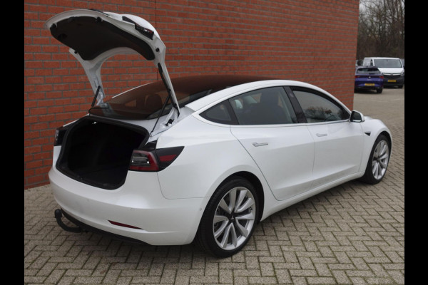 Tesla Model 3 Long Range AWD 75 kWh Trekhaak Autopilot LED Navi Autopilot Panoramadak Airco/ECC Stoelverwarming 19" LM Velgen Leder