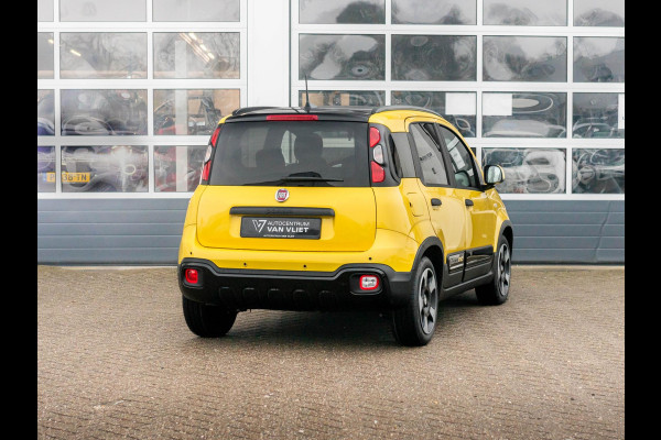 Fiat Panda Hybrid Pandina | Uit voorraad leverbaar | Airco | Cruise | Priv Glass | Dakrails | 15" | PDC | Apple Carply | Bicolore