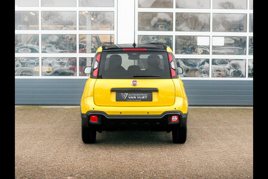 Fiat Panda Hybrid Pandina | Uit voorraad leverbaar | Airco | Cruise | Priv Glass | Dakrails | 15" | PDC | Apple Carply | Bicolore