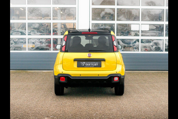 Fiat Panda Hybrid Pandina | Uit voorraad leverbaar | Airco | Cruise | Priv Glass | Dakrails | 15" | PDC | Apple Carply | Bicolore