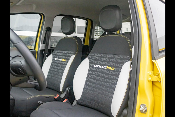 Fiat Panda Hybrid Pandina | Uit voorraad leverbaar | Airco | Cruise | Priv Glass | Dakrails | 15" | PDC | Apple Carply | Bicolore