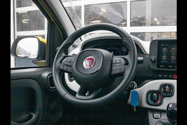 Fiat Panda Hybrid Pandina | Uit voorraad leverbaar | Airco | Cruise | Priv Glass | Dakrails | 15" | PDC | Apple Carply | Bicolore