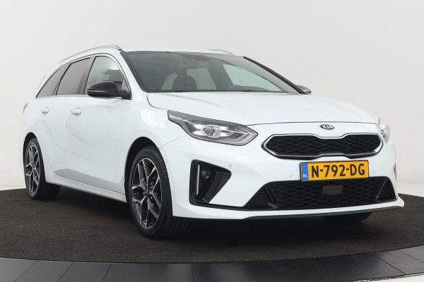 Kia Ceed 1.0 T-GDi GT-Line | Trekhaak | Stoel & stuurverwarming | Camera | Carplay | Park Assist | Navigatie | Keyless | Full LED