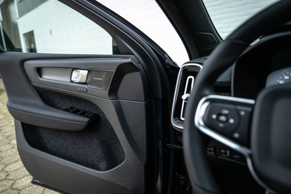 Volvo XC40 1.5 T5 Recharge R-Design H/K Memory Pano Camera