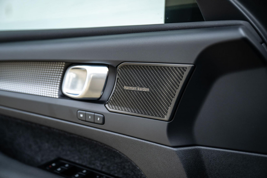 Volvo XC40 1.5 T5 Recharge R-Design H/K Memory Pano Camera