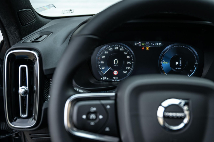 Volvo XC40 1.5 T5 Recharge R-Design H/K Memory Pano Camera