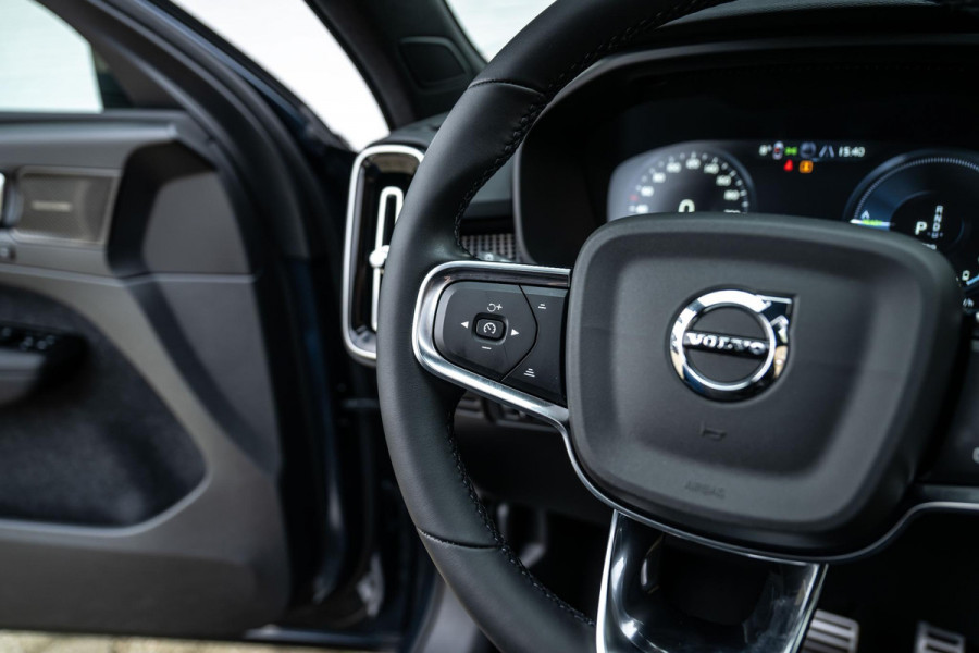 Volvo XC40 1.5 T5 Recharge R-Design H/K Memory Pano Camera