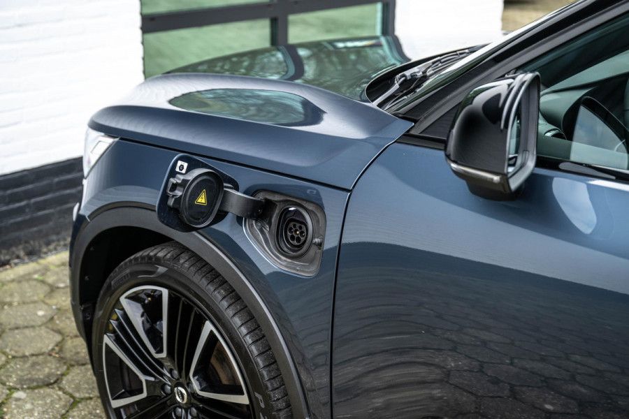 Volvo XC40 1.5 T5 Recharge R-Design H/K Memory Pano Camera