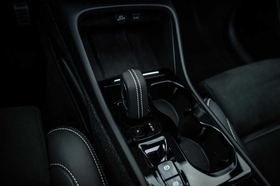 Volvo XC40 1.5 T5 Recharge R-Design H/K Memory Pano Camera