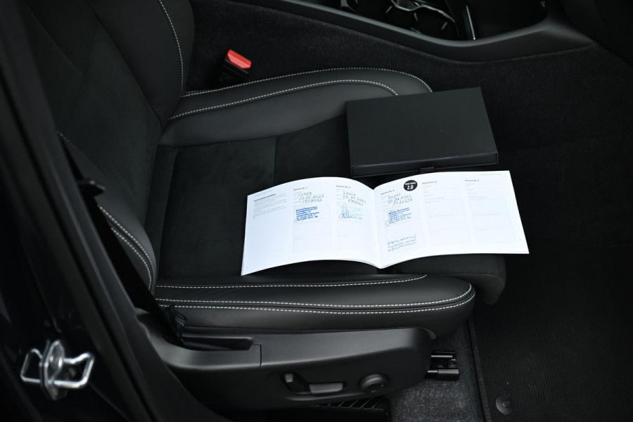Volvo XC40 1.5 T5 Recharge R-Design H/K Memory Pano Camera
