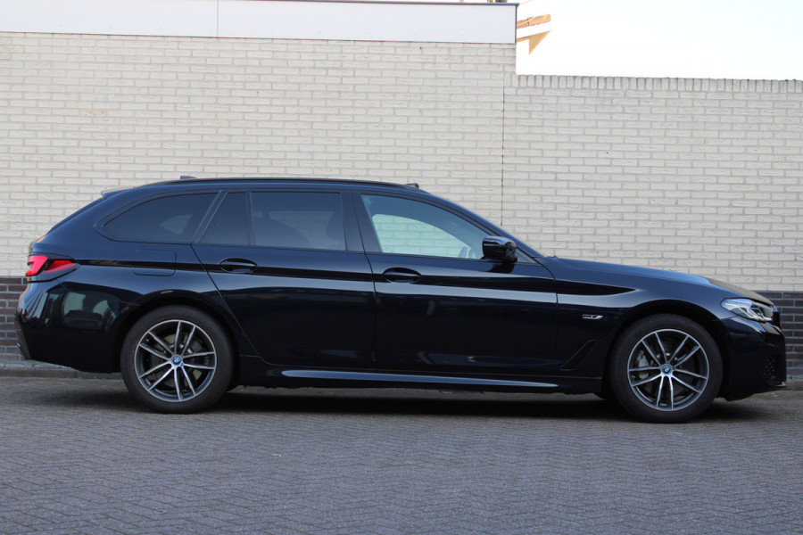 BMW 5 Serie Touring 530e M-Sport | Laser | Panoramadak | Head-Up | Leder | Driving Ass+ | Incl. winterset org. BMW!