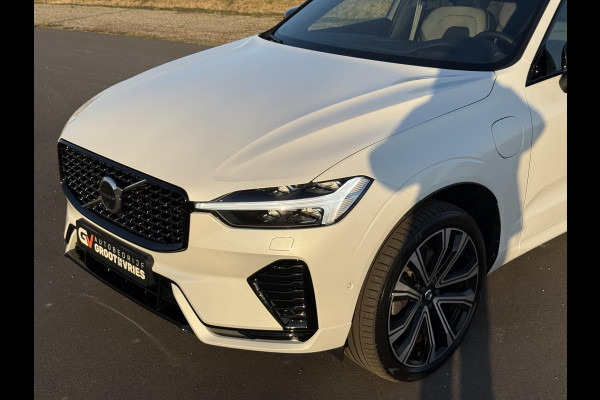 Volvo XC60 2.0 T8 Plug-in hybrid AWD R-Design Pano|Luchtvering|Facelift|Trekhaak|CarPlay