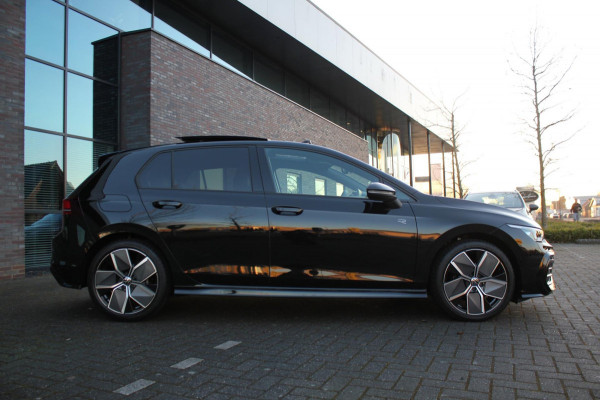 Volkswagen Golf 8.5 1.5 eTSI R-Line Edition