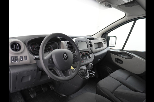 Renault Trafic DCi 122pk L2H1 3-Pers. Lang Trekhaak Navi Airco Pdc Cruise Control Comfort Bluetooth 1.6DCi T29 Nwe Model Schuifdeur Betonplex Wandbetimmering 2.000kg trekvermogen Euro 6