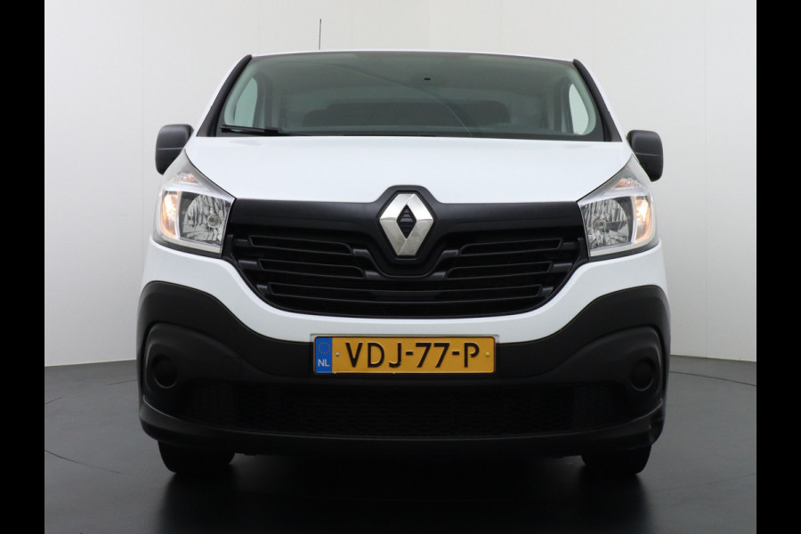 Renault Trafic DCi 122pk L2H1 3-Pers. Lang Trekhaak Navi Airco Pdc Cruise Control Comfort Bluetooth 1.6DCi T29 Nwe Model Schuifdeur Betonplex Wandbetimmering 2.000kg trekvermogen Euro 6