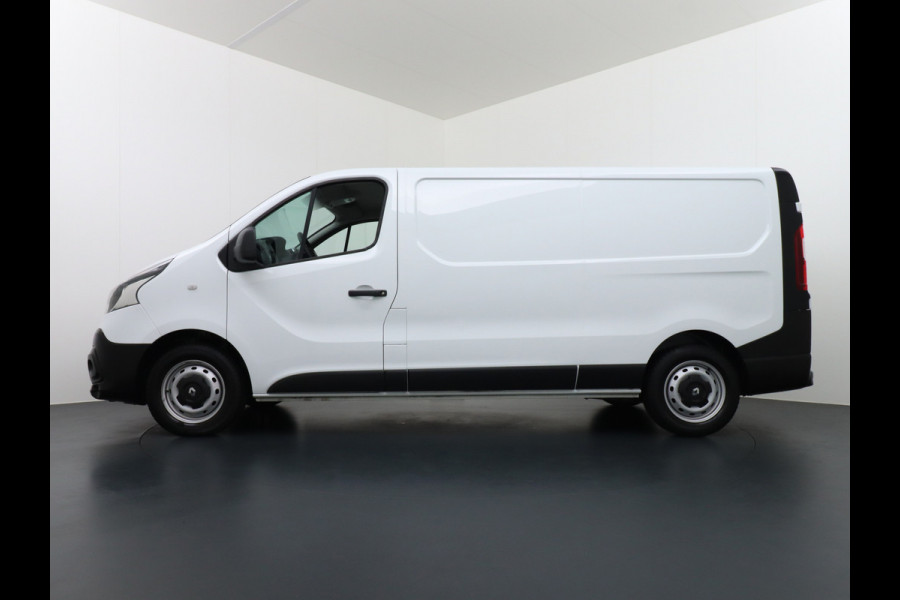 Renault Trafic DCi 122pk L2H1 3-Pers. Lang Trekhaak Navi Airco Pdc Cruise Control Comfort Bluetooth 1.6DCi T29 Nwe Model Schuifdeur Betonplex Wandbetimmering 2.000kg trekvermogen Euro 6