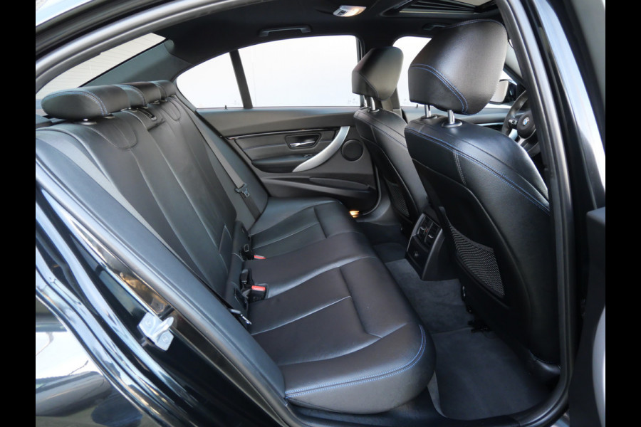 BMW 3-serie 320i M-SPORT | OPEN DAK | H.U.D. | TREKHAAK | CAMERA | DIGI DASH | KEYLESS!!