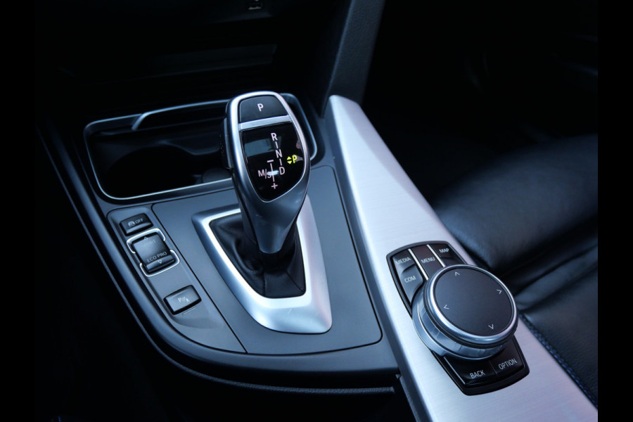 BMW 3-serie 320i M-SPORT | OPEN DAK | H.U.D. | TREKHAAK | CAMERA | DIGI DASH | KEYLESS!!