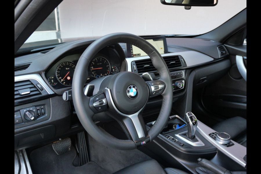 BMW 3-serie 320i M-SPORT | OPEN DAK | H.U.D. | TREKHAAK | CAMERA | DIGI DASH | KEYLESS!!