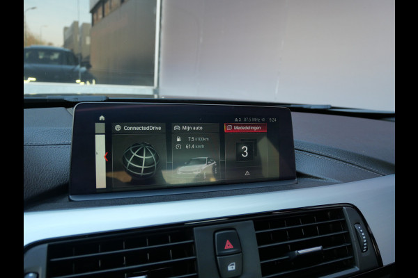 BMW 3-serie 320i M-SPORT | OPEN DAK | H.U.D. | TREKHAAK | CAMERA | DIGI DASH | KEYLESS!!