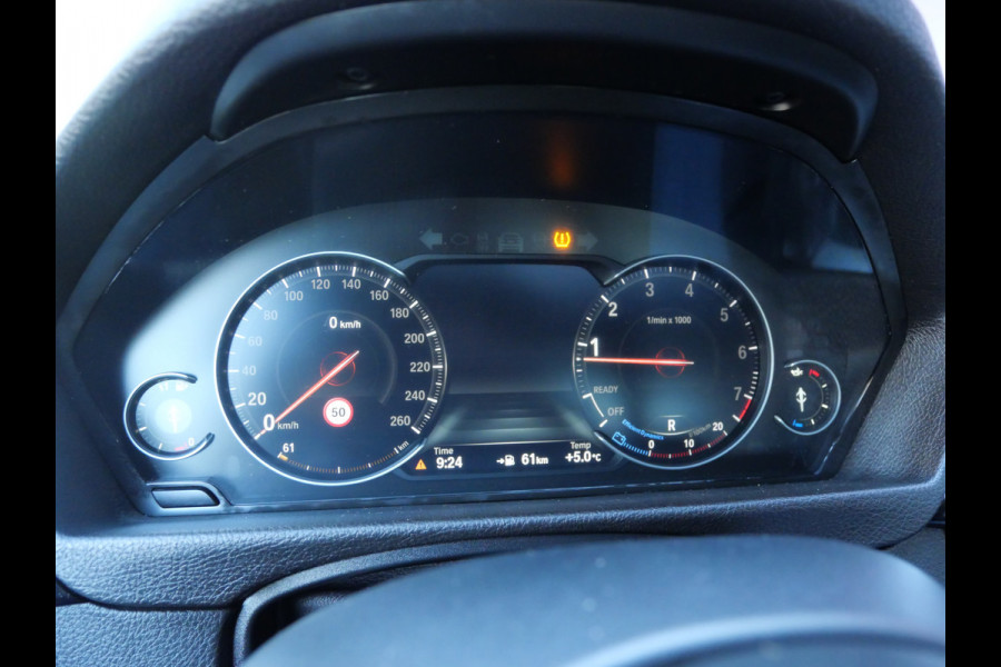 BMW 3-serie 320i M-SPORT | OPEN DAK | H.U.D. | TREKHAAK | CAMERA | DIGI DASH | KEYLESS!!
