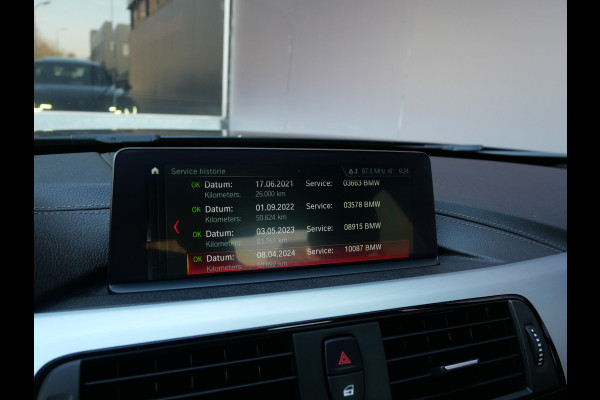 BMW 3-serie 320i M-SPORT | OPEN DAK | H.U.D. | TREKHAAK | CAMERA | DIGI DASH | KEYLESS!!