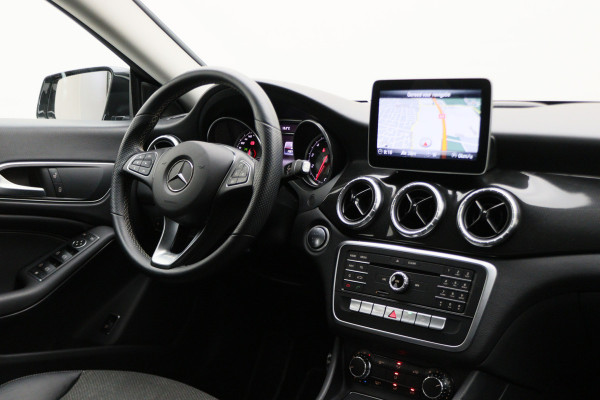 Mercedes-Benz CLA-Klasse 180 Ambition Automaat Navigatie, LED, Cruise, Climate, Bluetooth