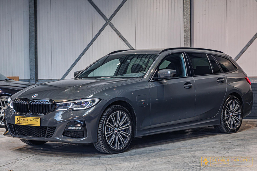 BMW 3 Serie Touring 330e High Executive|NAP|M-sport|E-Trekhaak